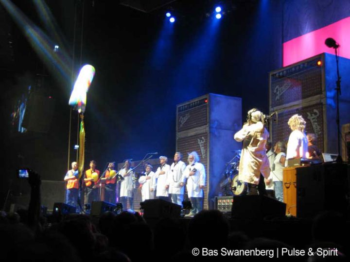 Neil Young &amp; Crazy Horse 5.6.2013 Amsterdam Ziggo Dome