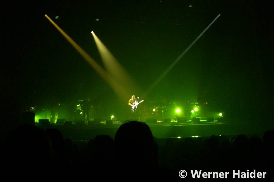 David Gilmour 24.3.2006 Mailand Teatro Degli Acrimboldi David Gilmour 24.3.2006 Mailand Teatro Degli Acrimboldi