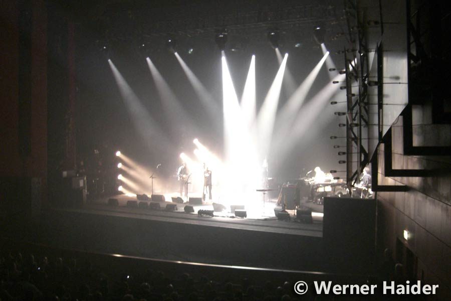 David Gilmour 25.3.2006 Mailand Teatro Degli Acrimboldi David Gilmour 25.3.2006 Mailand Teatro Degli Acrimboldi