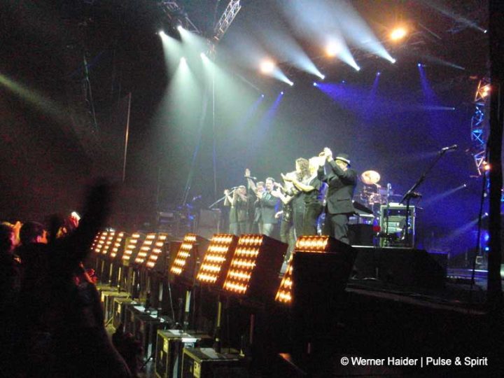 The Australian Pink Floyd Show 13.2.2011 Wien Gasometer The Australian Pink Floyd Show 13.2.2011 Wien Gasometer