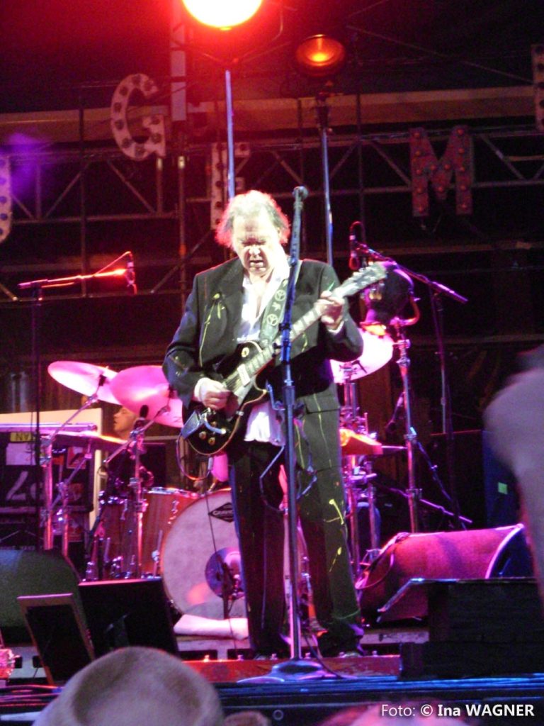 Neil Young&#039;s The Electric Band 19.8.2008 Berlin Zitadelle
