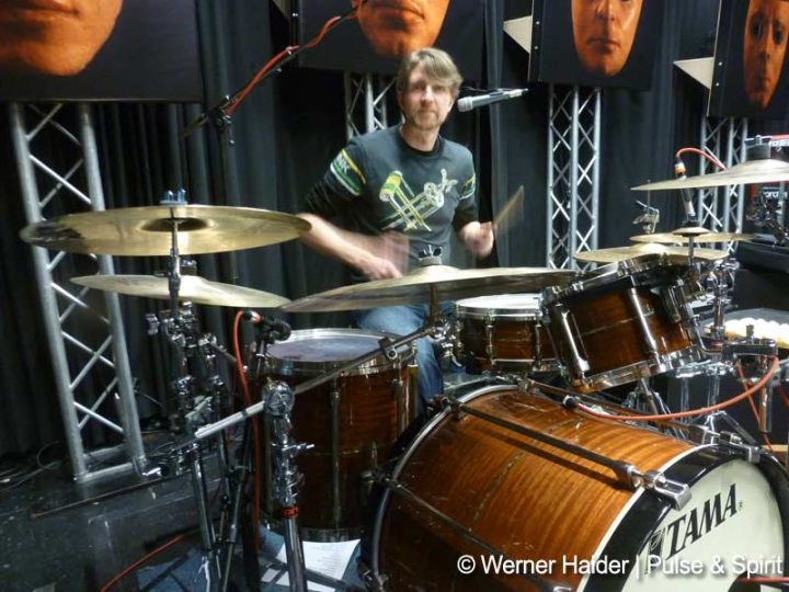 Crazy Chains 28.3.2015 Wels Crazy Chains 28.3.2015 Wels Alter Schlachthof